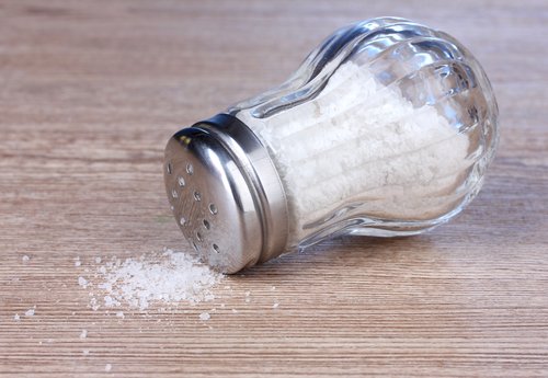 Salz könnte der Nummer eins Grund sein, warum Sie kein Bauchfett verlieren